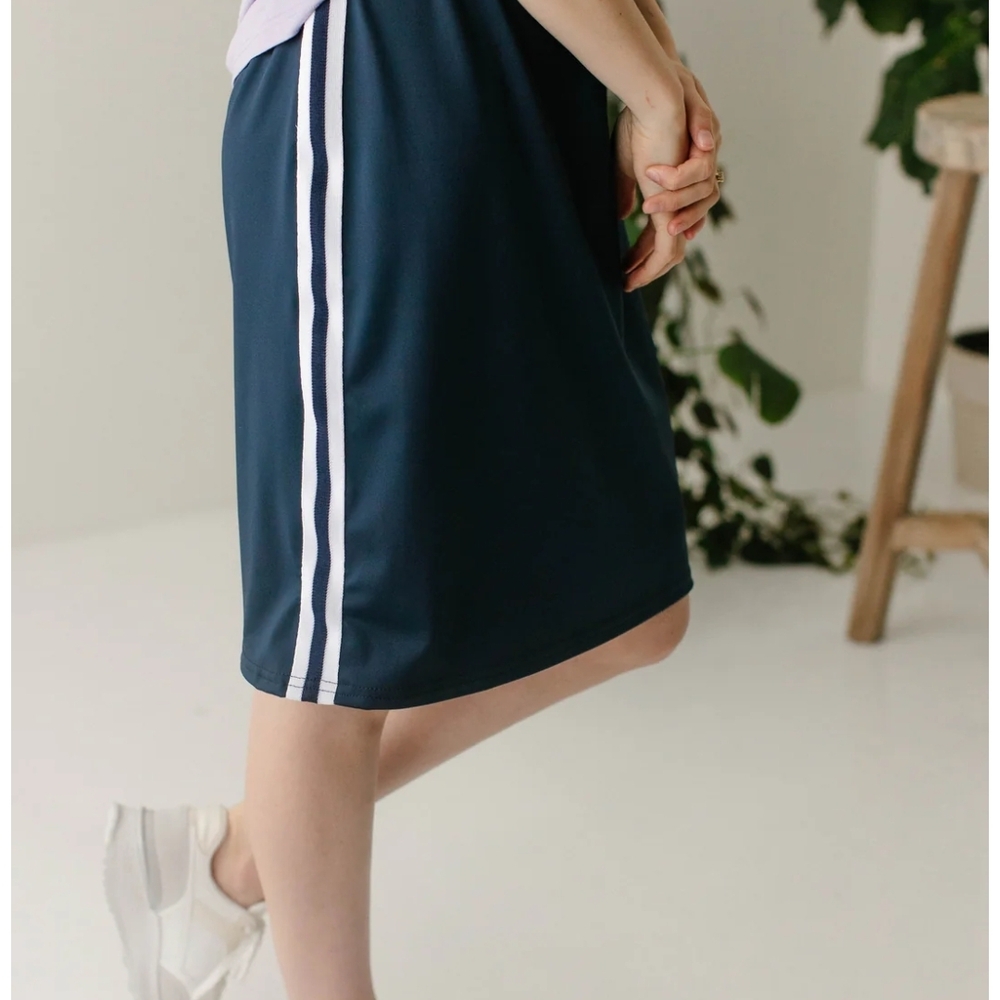 Elegant Dark Blue Knee-length Skort